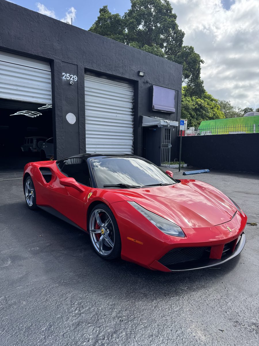 Ferrari 488 GTB — photo 1