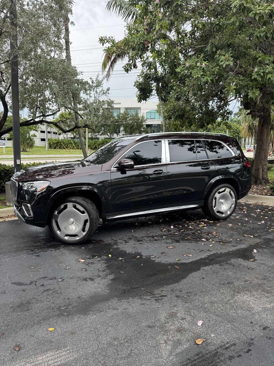 Maybach GLS600 — photo 1